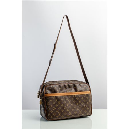 LOUIS VUITTON, Borsa a spalla modello “Reporter GM”