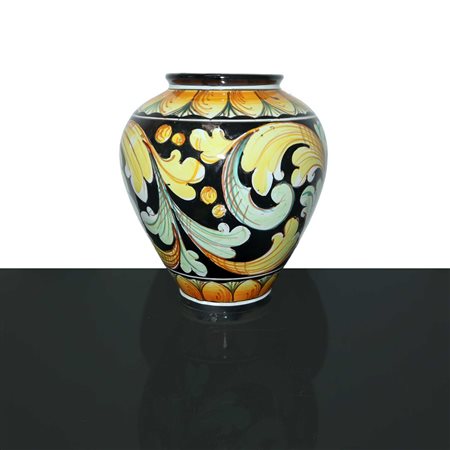 Riccardo  Varsallona ceramiche (Caltagirone)  - Vaso in maiolica di Caltagirone policromo e decorato a foglie su fondo nero, 20° secolo