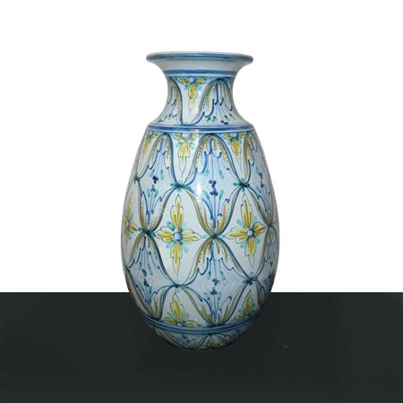 Ceramiche Brancaleone  Caltagirone - Vaso in maiolica di Caltagirone dipinto a motivi floreali, 20° secolo