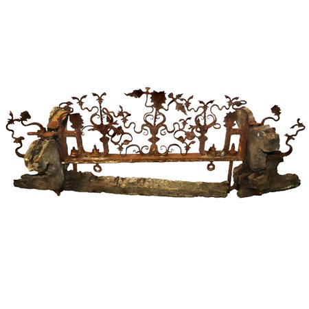 Frammento di carretto, cascia di fuso, in metallo forgiato e legno, Sicilia, Fine 19° secolo