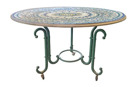 Tavolo rotondo in pietra lavica, 20° secolo