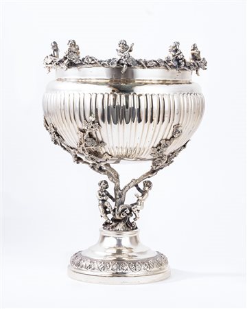 Grande coppa centrotavola con putti, Italy, 20th century