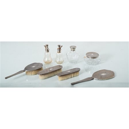 SERVIZIO DA TOLETTA E DUE PORTA PROFUMO