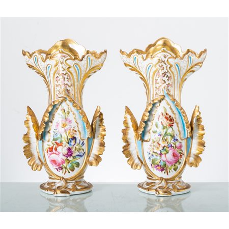 MANIFATTURA FRANCESE DEL XIX SECOLO, Coppia di vasi