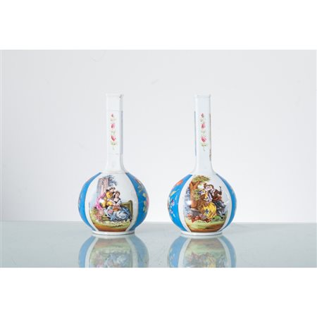 MANIFATTURA EUROPEA DELLA FINE DEL XIX SECOLO, Coppia di vasi