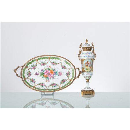 MANIFATTURA FRANCESE DEI PRIMI DEL '900, Vassoio e potiche