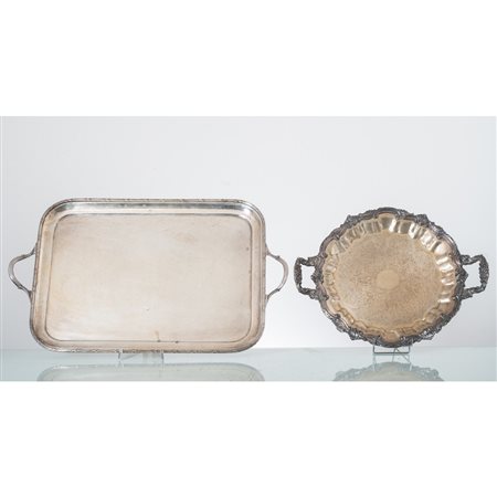 MANIFATTURA EUROPEA FINE XIX SECOLO, Vassoio e centrotavola