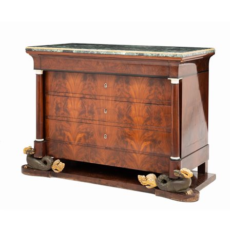 MANIFATTURA SPAGNOLA PRIMA METÀ DEL XIX SECOLO, Cassettone