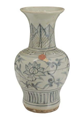 Cina. II metà del XX secolo
Vaso a balaustro con decoro floreale in blu di cobalto