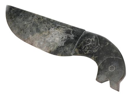 Cina. Cultura Liangzhu (1 - 1), imitatore di
Lama rituale con decoro di taotie