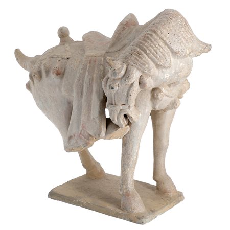 Cina
Cavallo bardato che si pulisce lo zoccolo in stile Tang