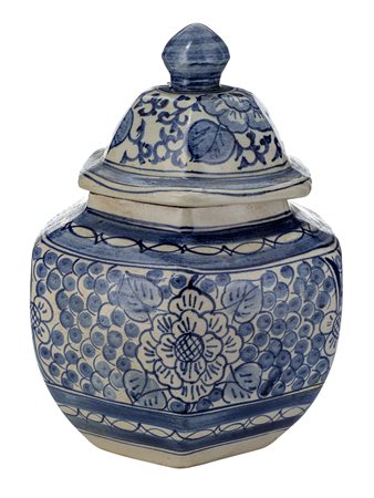 Cina. XX secolo
Vaso esagonale con coperchio e decoro floreale
