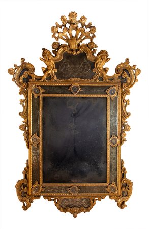 Venezia (I quarto del XVIII secolo)
Specchiera a doppia fascia di specchi incisi con inserti in cartigli dorati