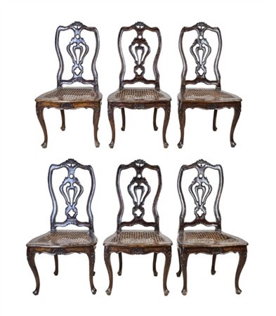Gruppo di sei sedie in legno intagliato e tinto in stile settecentesco con schi