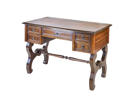 Scrittoio da centro in legni vari con fronte a cinque diversi cassetti, gambe s