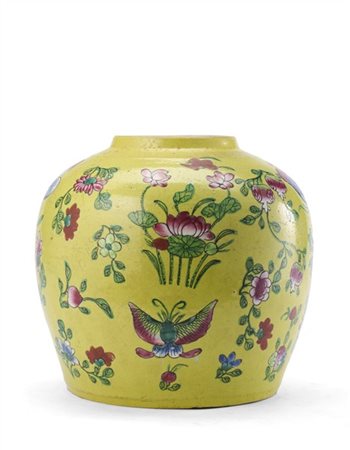 Vaso globulare in porcellana dipinta in policromia a fiori e farfalle su fondo