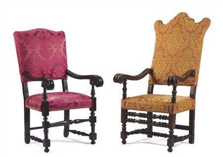 Due antichi seggioloni in legno intagliato, schienale sagomato, braccioli termi