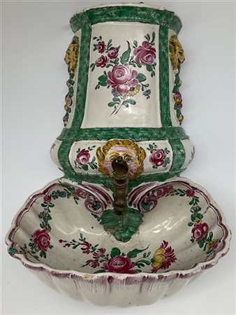 Manifattura di Domenico Cialli, Roma, 1780 ca. Fontana da parete in maiolica di