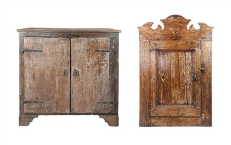 Lotto composto da un'antica credenza in legno dolce a due sportelli con piedi a