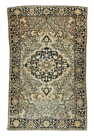 Tappeto Sarouk, Persia, fine secolo XIX. Decoro con medaglione con puntali a fo