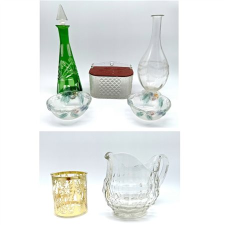 Lotto di quattro cartoni contenenti numerosi oggetti per la tavola in vetro (di