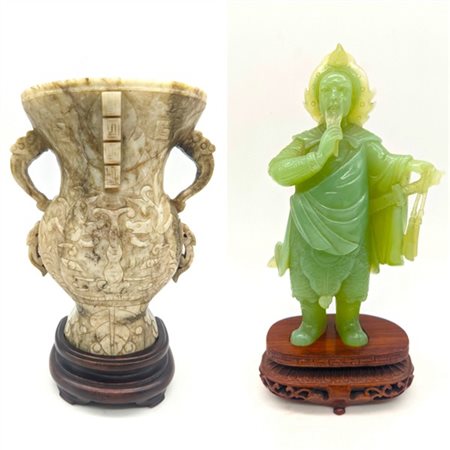 Lotto composto da un guerriero in fluorite (h. cm 20) e un vaso triansato in pi