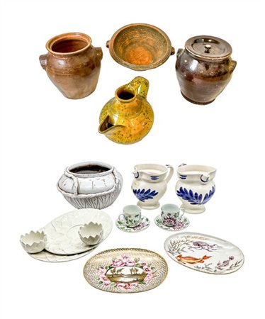 Lotto di tre cartoni contenenti numerosi oggetti in ceramica e terracotta per u