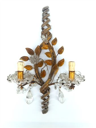 Applique a due luci in metallo dorato decorato con fiori, foglie e perline in v