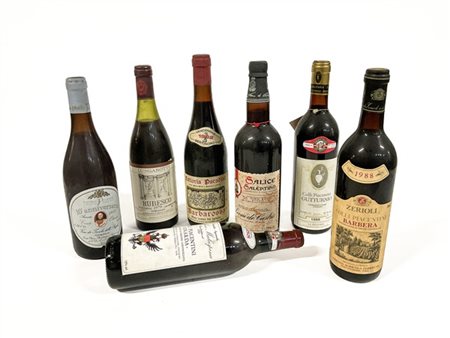 Lotto composto da oltre 20 bottiglie di vino in tre cartoni, tra le quali Lunga