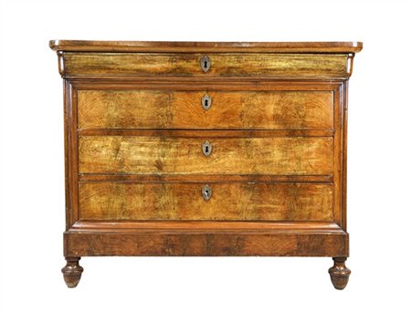 Cassettone in noce e radica, fronte a quattro cassetti di cui un modanato sotto