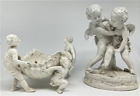 Lotto composto da una scultura in ceramica bianca raffigurante due amorini da F
