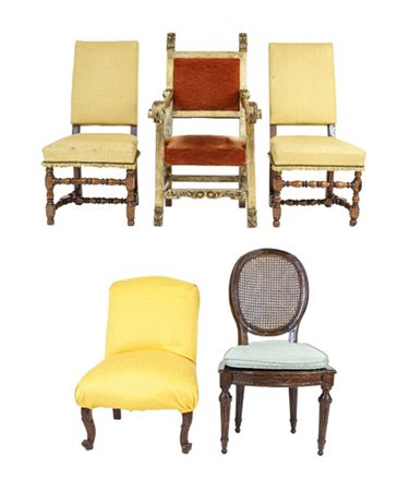 Lotto composto da una potrona in legno intagliato e dorato con decoro a fogliie