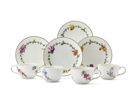Manifattura di Meissen, secolo XIX. Quattro tazzine con piattini in porcellana