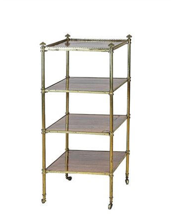 Etagère a quattro ripiani in mogano e ottone con piedi su ruotine e pinnacoli b