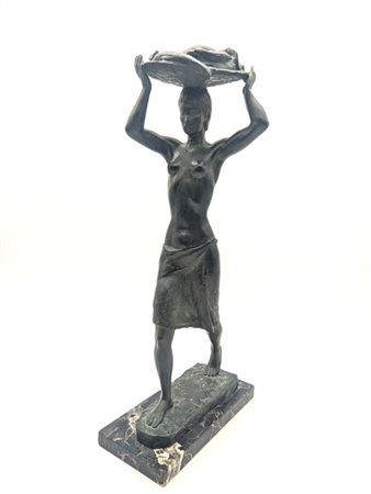 EMILIO MUSSO "Canefora" 
scultura in bronzo (cm 47 x 20 x 15) su base in marmo (