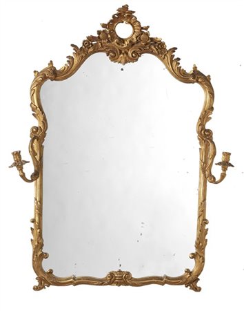 Specchiera sagomata con cornice in legno e stucco dorato a volute fogliate, cim