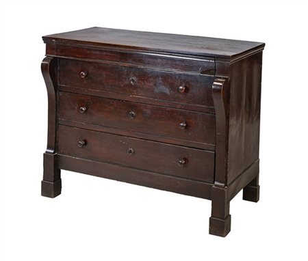 Cassettone con fronte a tre cassetti più uno a mezza altezza sottopiano, montan