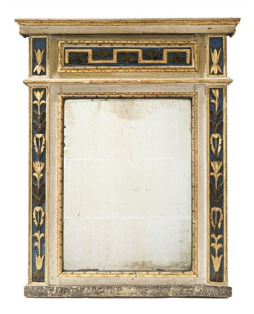 Caminiera in legno intagliato, dipinto e dorato con lesene e fregio a motivi fi