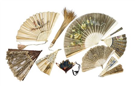 Arte del secolo XIX-XX. Lotto composto da dodici diversi ventagli con pagine in