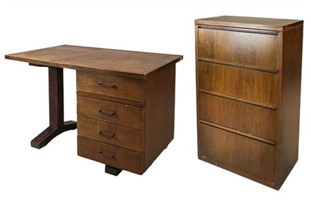 Lotto composto da una scrivania con tre cassetti (cm 120x75x70,5) e una cassett