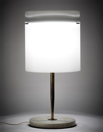 Stilnovo Lampada da tavolo con paralume in metacrilato opalino bianco, struttura