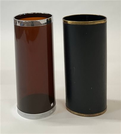 Due portaombrelli, uno in lucite color ambra bordato in alluminio, l'altro in m