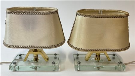 Coppia di abat-jour in metallo ottonato con base in cristallo di forte spessore