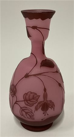 Veles Vaso in vetro soffiato in stampo decorato all'acido a motivi floreali nei