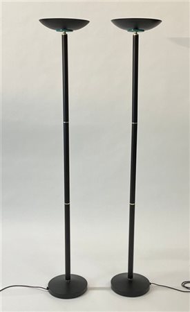 Due lampade da terra. Italia, anni '80/'90. Metallo laccato nero e verde acqua