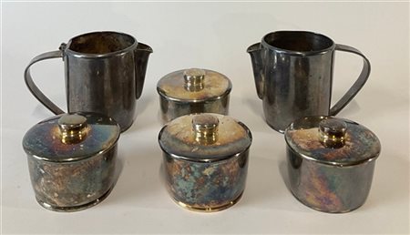 Sambonet Lotto composto da quattro contenitori con tappo e due versatoi. Italia,