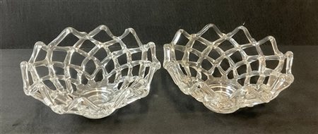 Manifattura di Murano Coppia di centrotavola in vetro traforato. anni 2000. (d c