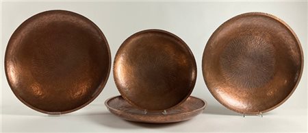 Rizzato Lotto di quattro piatti in rame martellato. Italia, anni '70. Firmati a