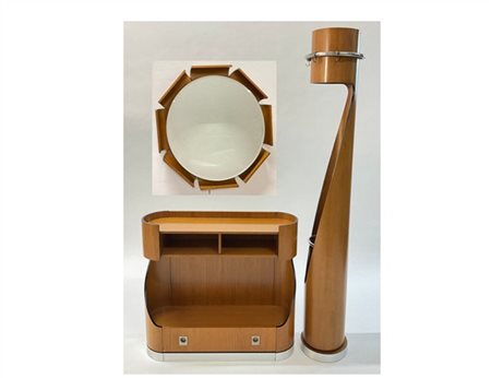 * Lotto composto da un portaombrelli e appendiabiti girevole (h cm 180), uno sp