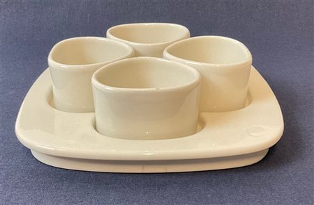 Angelo Mangiarotti Vassoio con quattro ciotoline in ceramica bianca disposte a q